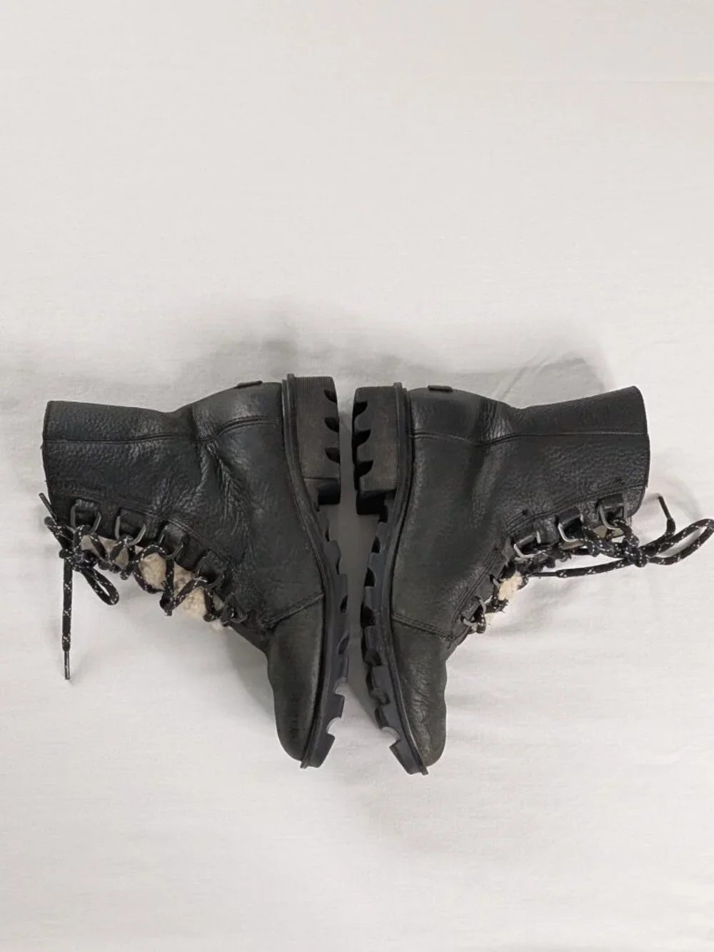 Sorel Phoenix Black Pebbled Leather Shearling Lace Up Boots